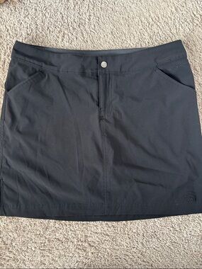 The North Face Black Skort Women’s in TNFApex Hiking Athletic Skirt Shorts Sz 8